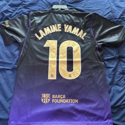 FC Barcelona Lamine Yamal #10 Soccer Jersey Medium