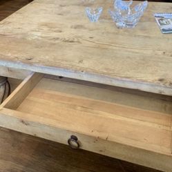 BEAUTIFUL SOLID WOOD COFFEE TABLE