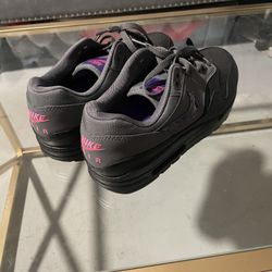 Women’s Nike Sneakers 