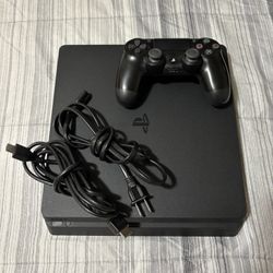 Like New Play Station 4 Slim