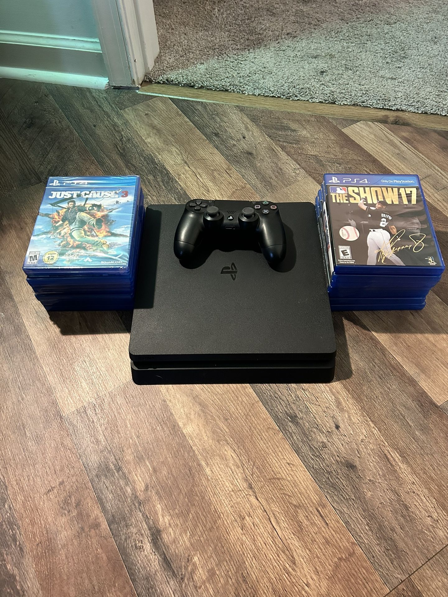 PS4 Slim with games