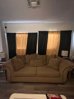 Like new couch/ comfortable
