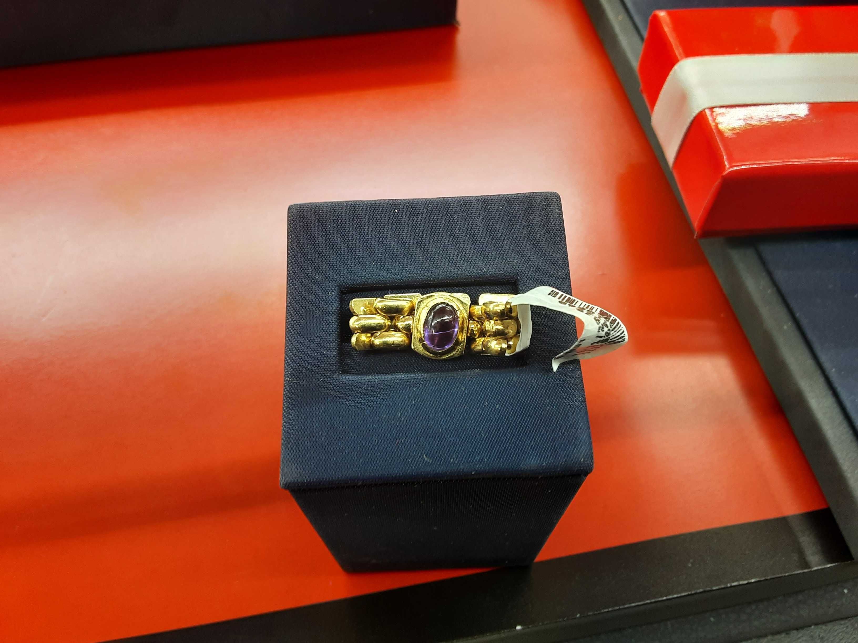 Yellow Gold 18k (.750) 5.3 grams Size 8.5