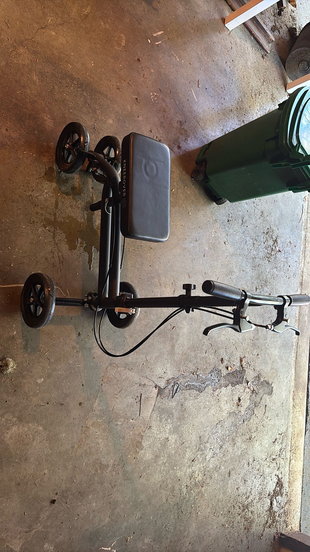Knee scooter