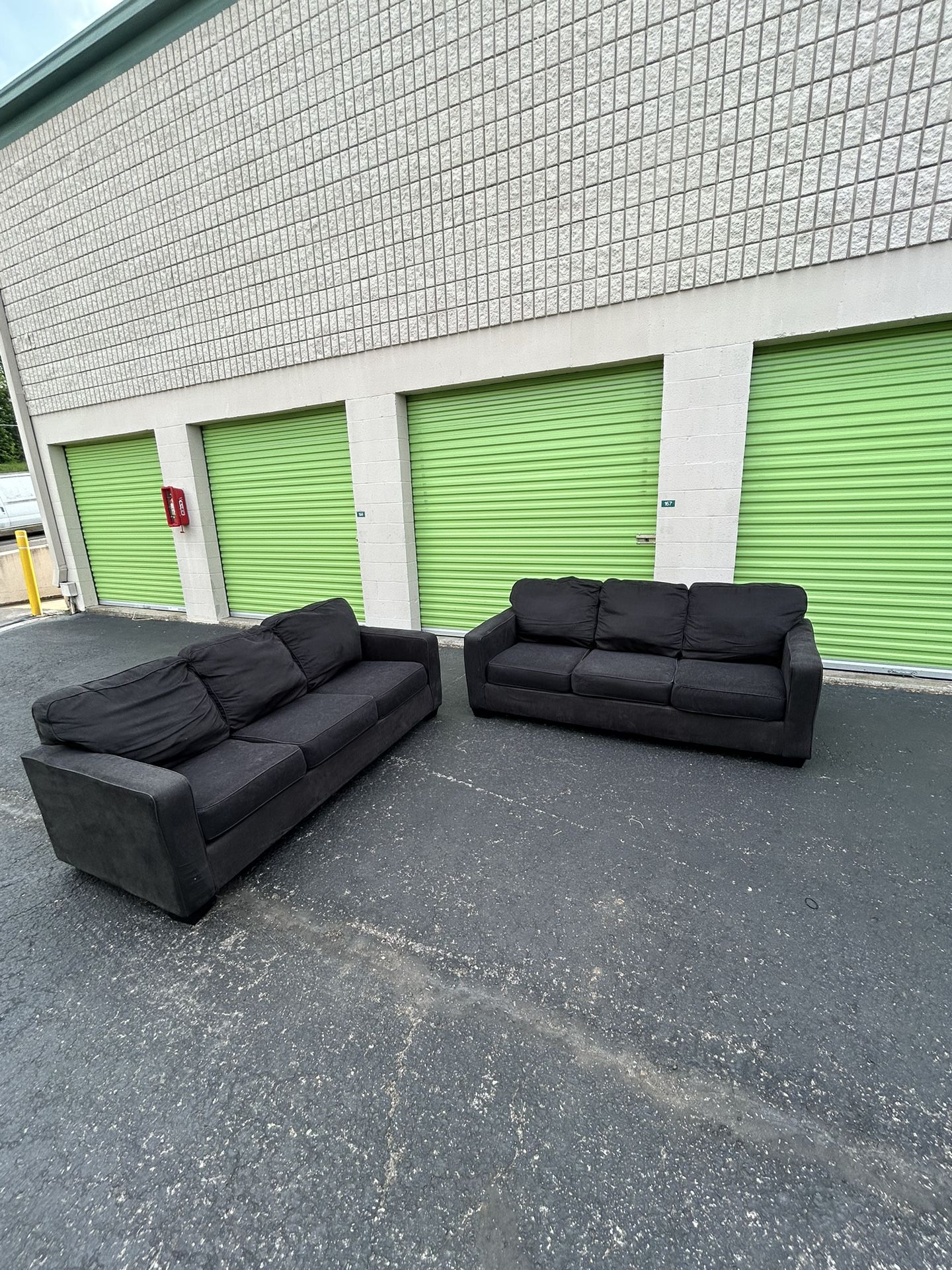 Set Of Couches🛻Free delivery🛻