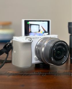 sony a6100 with kit lens + accessories