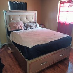 Queen Bedroom Set