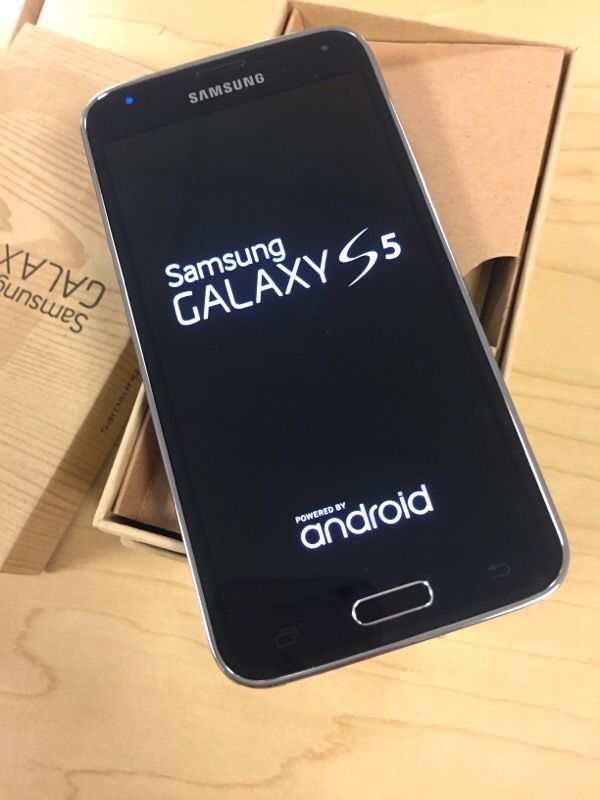 Samsung Galaxy S5 - Factory Unlocked w Box + Accessories