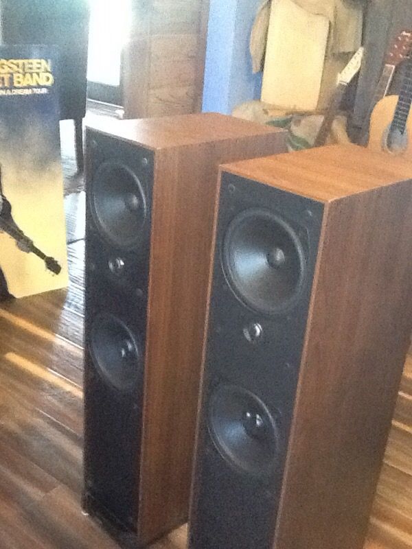 Boston Acoustic VR-30 speakers for Sale in Buckeye, AZ
