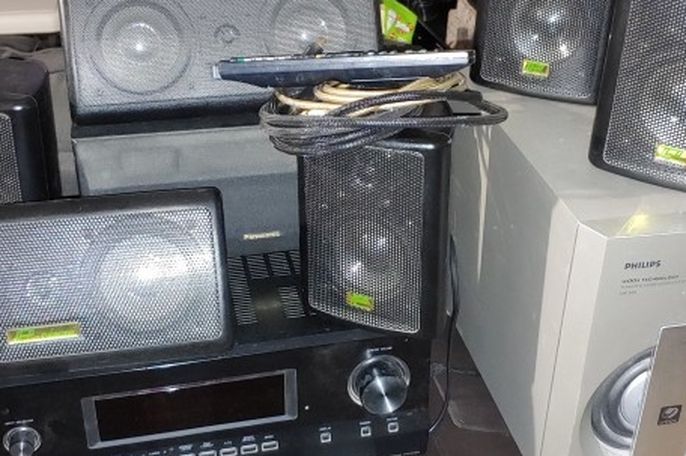 $60 obo - Sony 7.1 Surround Sound Receiver + Speaker & Subwoofer