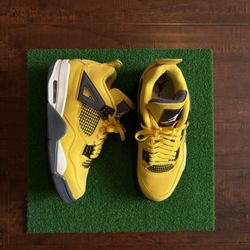 Jordan 4 Retro Lightning 