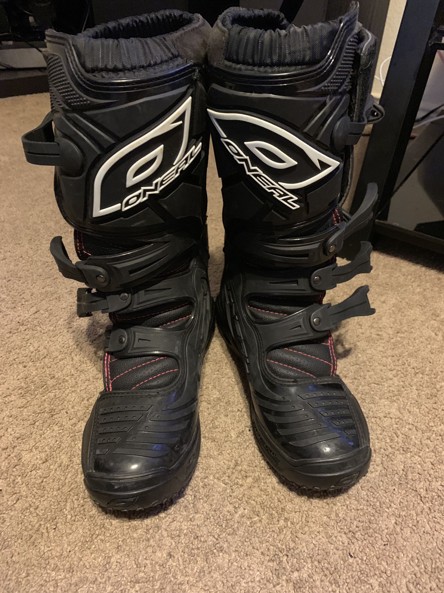 Women’s boots size 9