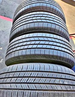 225/65/17 Michelin vendo un set de llantas usadas excelente condiciones de vida las 4 ✅🤩I am selling a set of used tires, all 4 in excellent living c