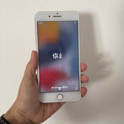 Apple iPhone 7 Plus Silver / White 128 GB, No Cracks, Unlocked For Any Carrier, Comes With Charger And Black Case. 