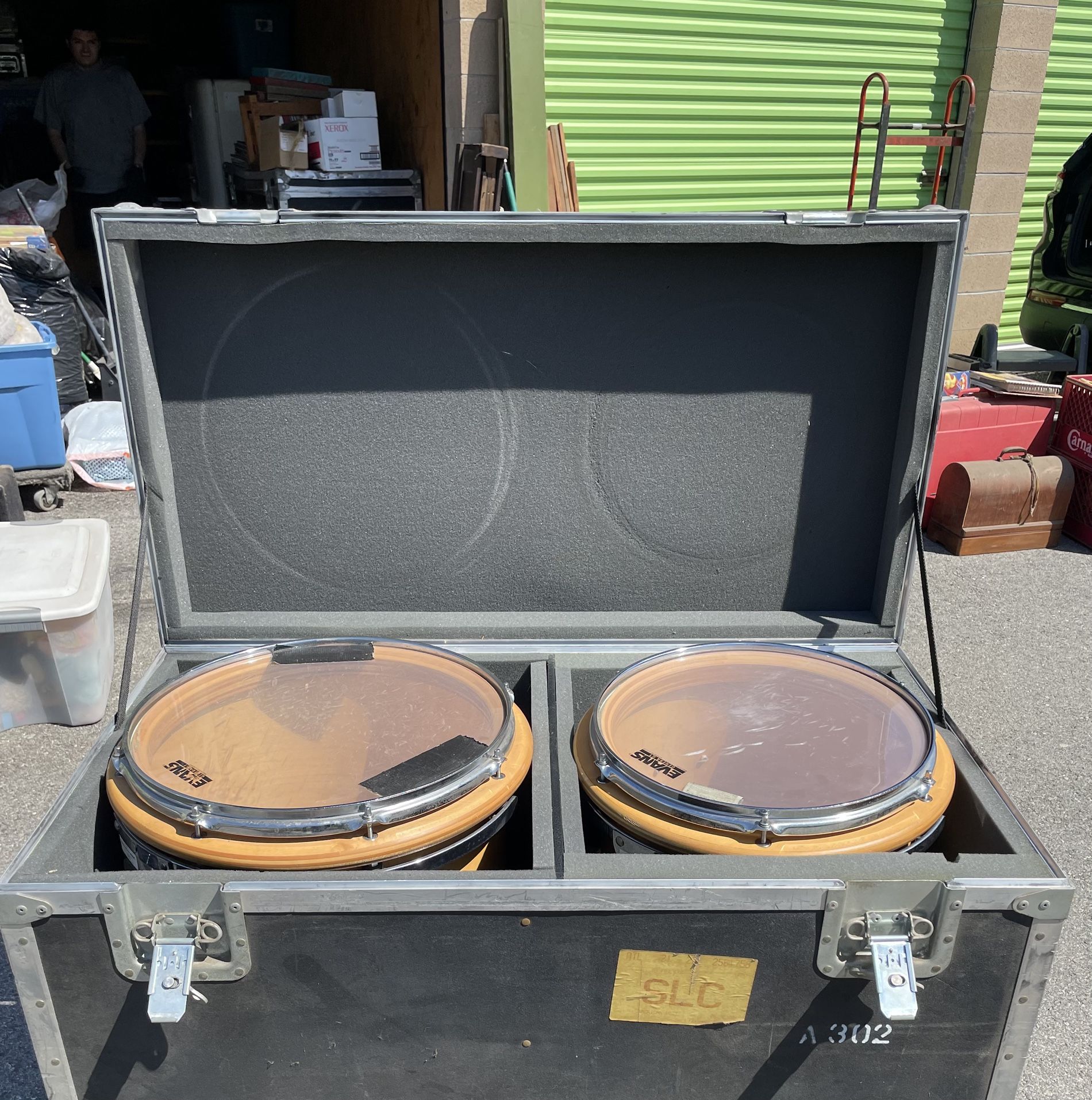 Peavey Drum Set With Hardware & Road Cases
