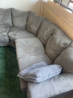 Gray L shaped sectional couch.