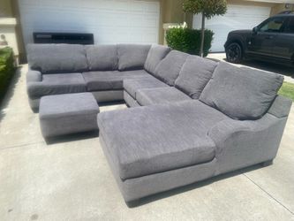 Grey sectional couch I’m good condition