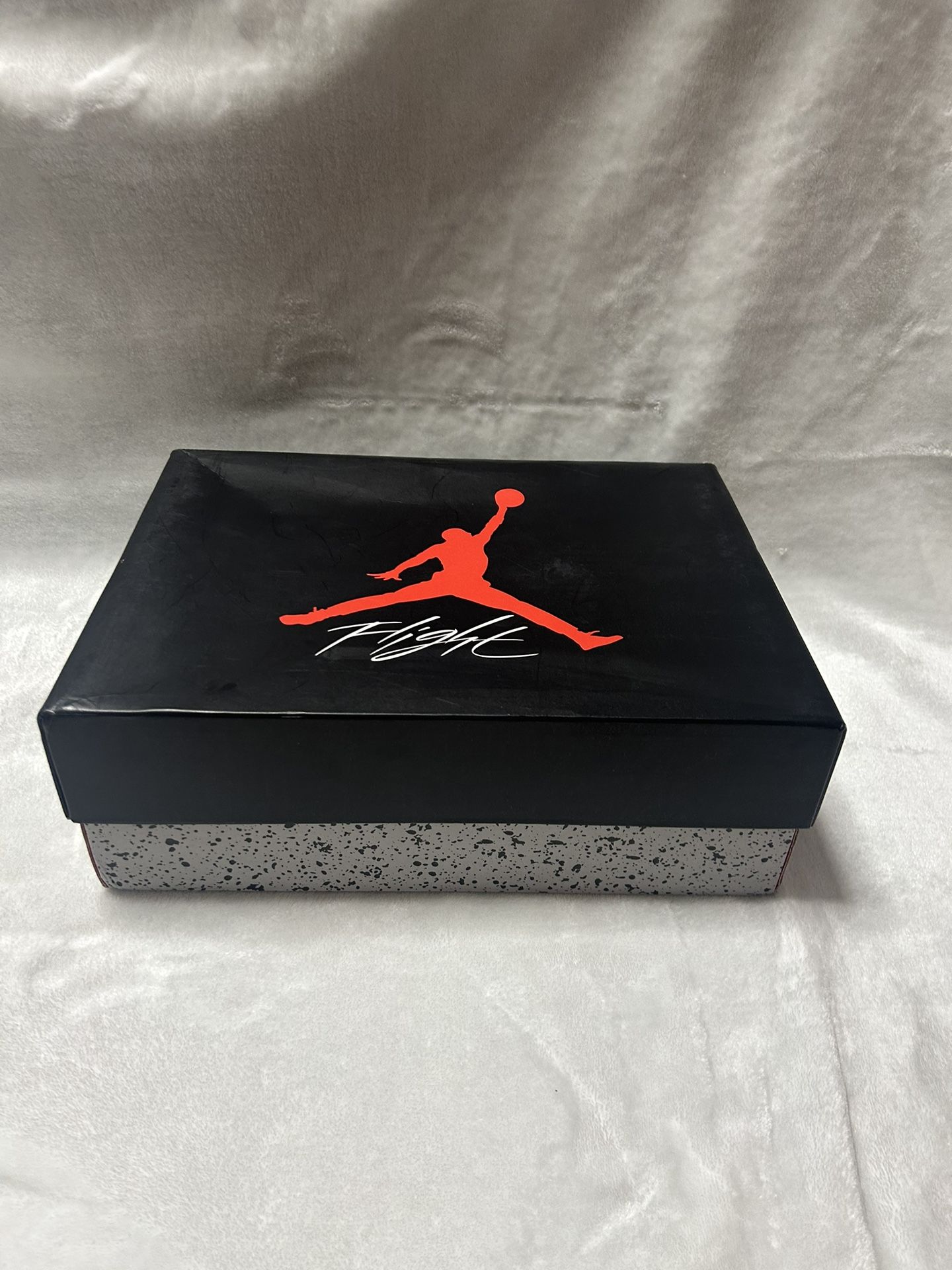 Men's AIR JORDAN 4 RETRO BLACK WHITE RED size 9 BOX ONLY