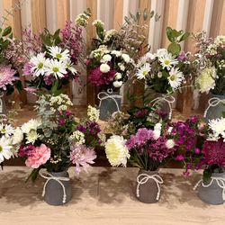Price drop! 9 Mixed Flower Arrangements