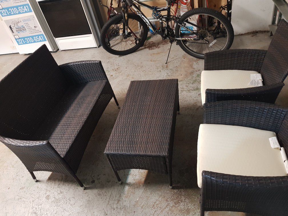 Outdoor patio furniture set like new