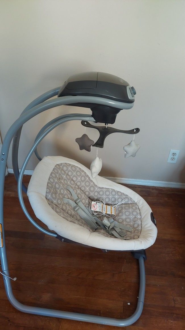 ******GRACO BABY SWING*******