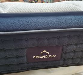 The DreamCloud Premier Rest, Queen, Like New, Perfect Condition