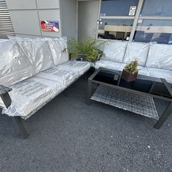 new patio ovios set in box