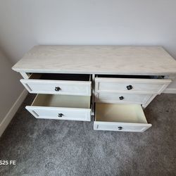 Ashley Robinsdale  Dresser - (6) Drawer