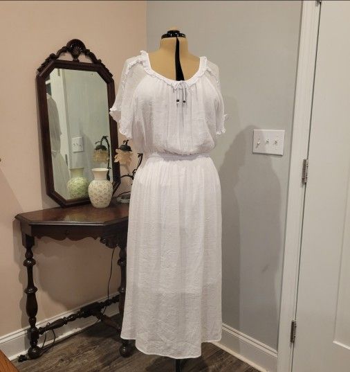 NEW 2X Long White Ruffly Dress