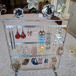 19 Pairs Of Earings