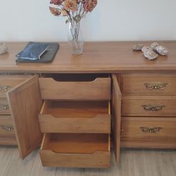 Stanley Furniture triple-door dresser W/Mirror