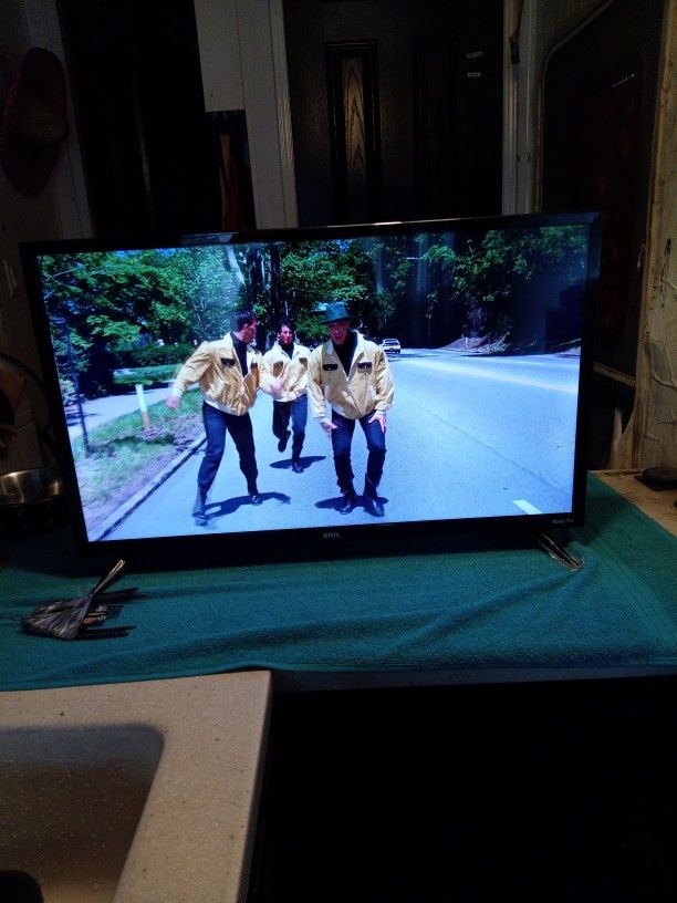 Roku Tv Smart TV With Remote Size 32 Must Pick Up Good Condition Roku onn