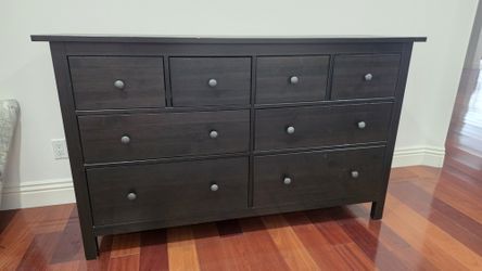 Black Wooden 8-Drawer Dresser