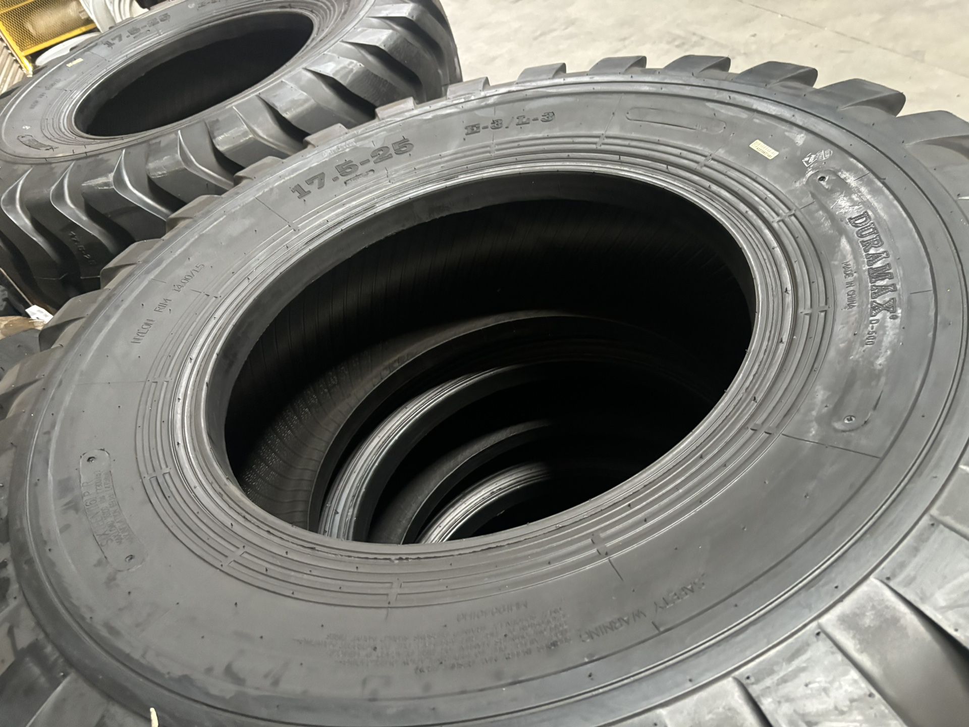 Set Of 1   Tractor Tire 17.5 X25 $800 