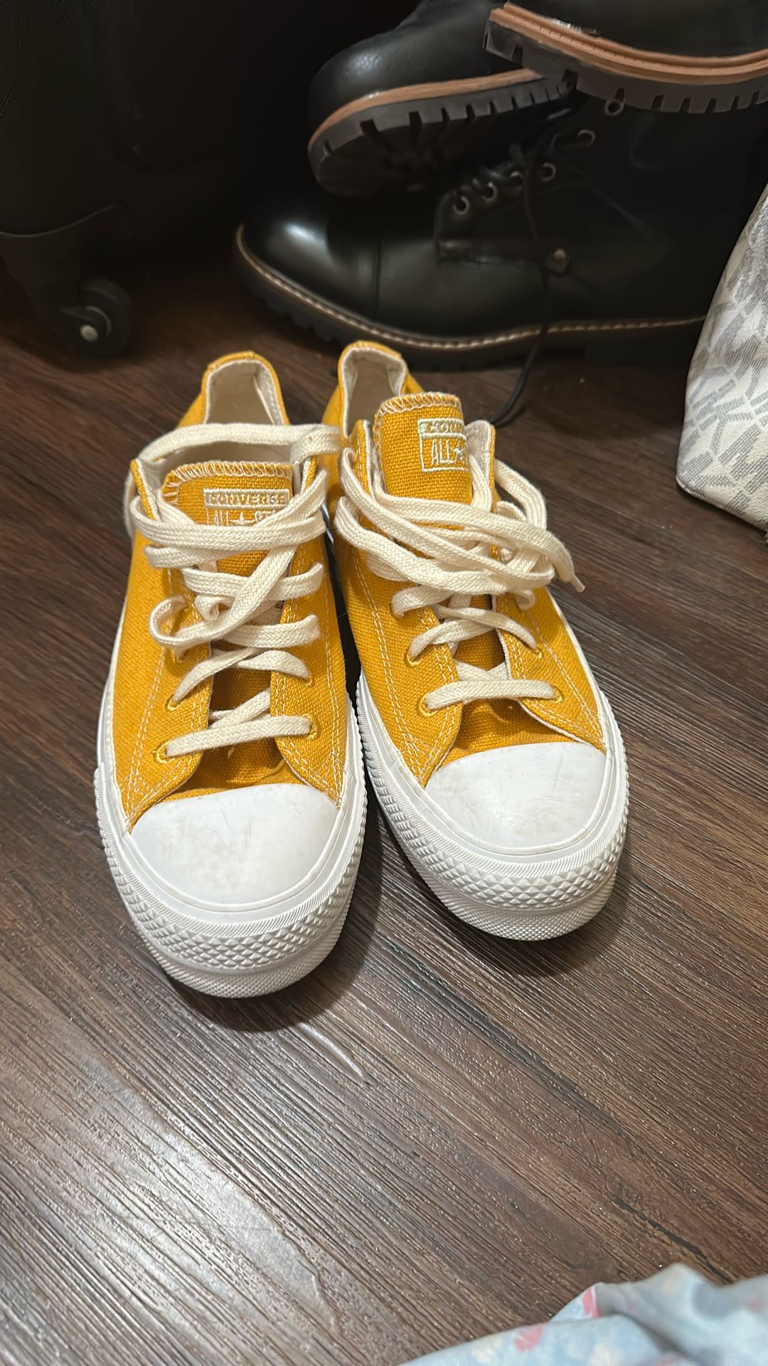 Teniz CONVERSE Size 9 Usados Un Par De Veces Muy Limpios Casi Nuevoz