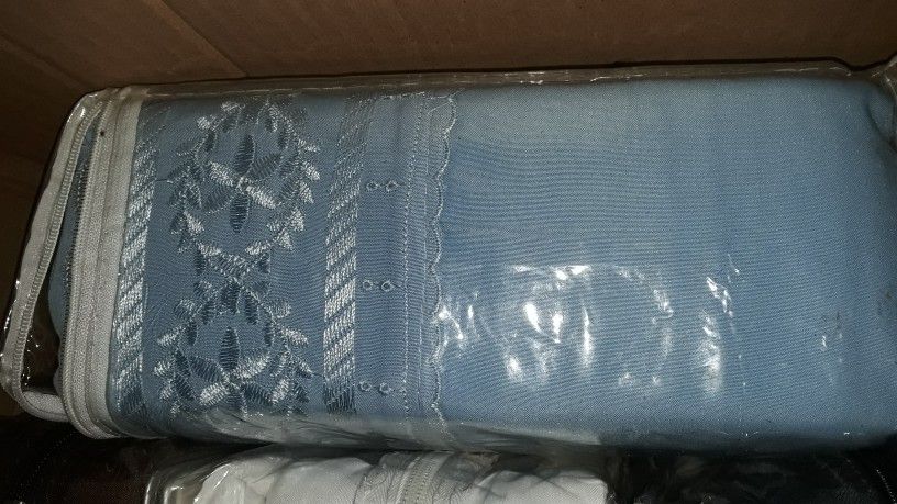 New Cal King sheets light blue ,burgundy, sky blue, lavender, gray, white, chocolate brown $25