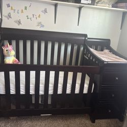 Baby Crib With Changing Table And Drawers 