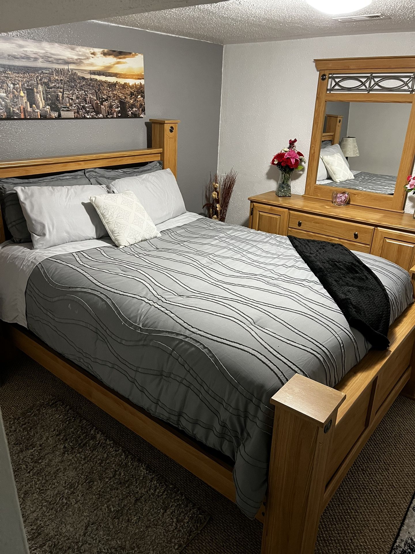 Queen Bedroom set 4 Piece