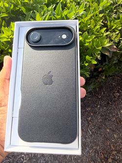 I p h o n e 17 air 128GB att or cricket only