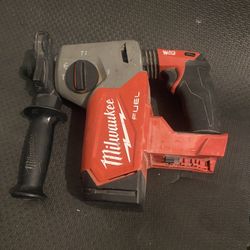 Milwaukee Rotary Hammer 
