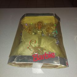 VINTAGE 1992 HAPPY HOLIDAYS BARBIE IN BOX. BOX HAS WEAR