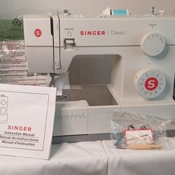 Singer Classic Sewing Machine 44S