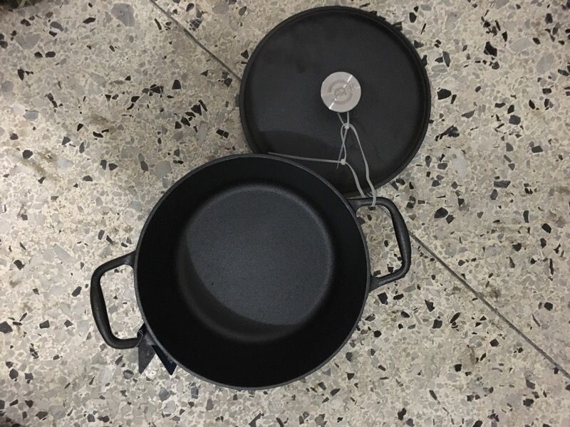 Delmonico’s Cast Iron 6 qt Dutch Oven