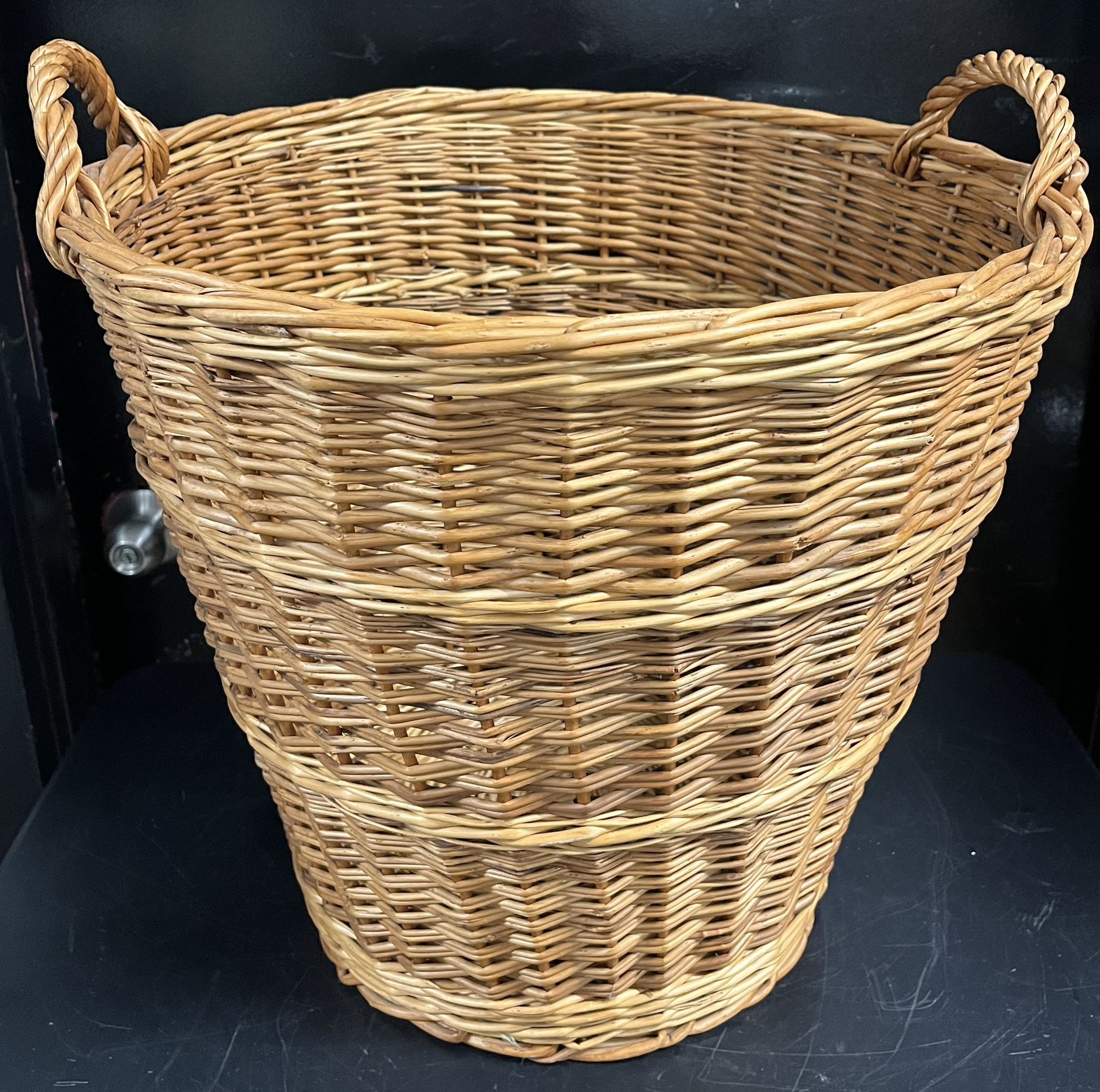 Wicker Laundry Hamper with Handles. Wicker Laundry Basket