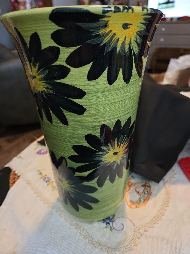 Made In Italy For Pottery Barn. Beautiful Green Ceramic Vase With Navy Blue Flowers And yellow Centers