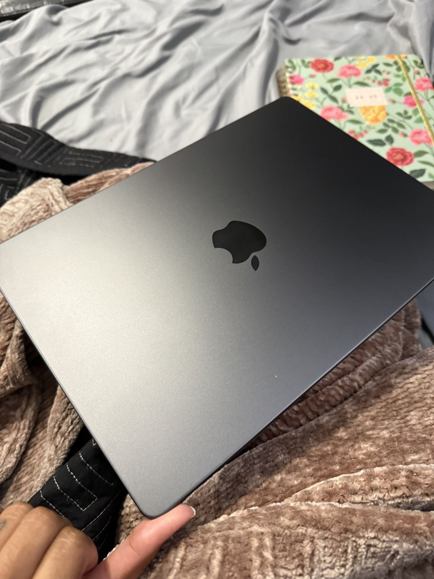 BRAND NEW 2024 MacBook Pro M4 24gb 500GB