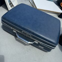 VINTAGE SUITCASE (1) 