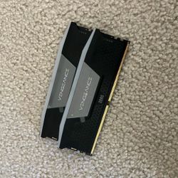 32 Gigs DDR5 Corsair Vengeance DRAM 6400 MT/s