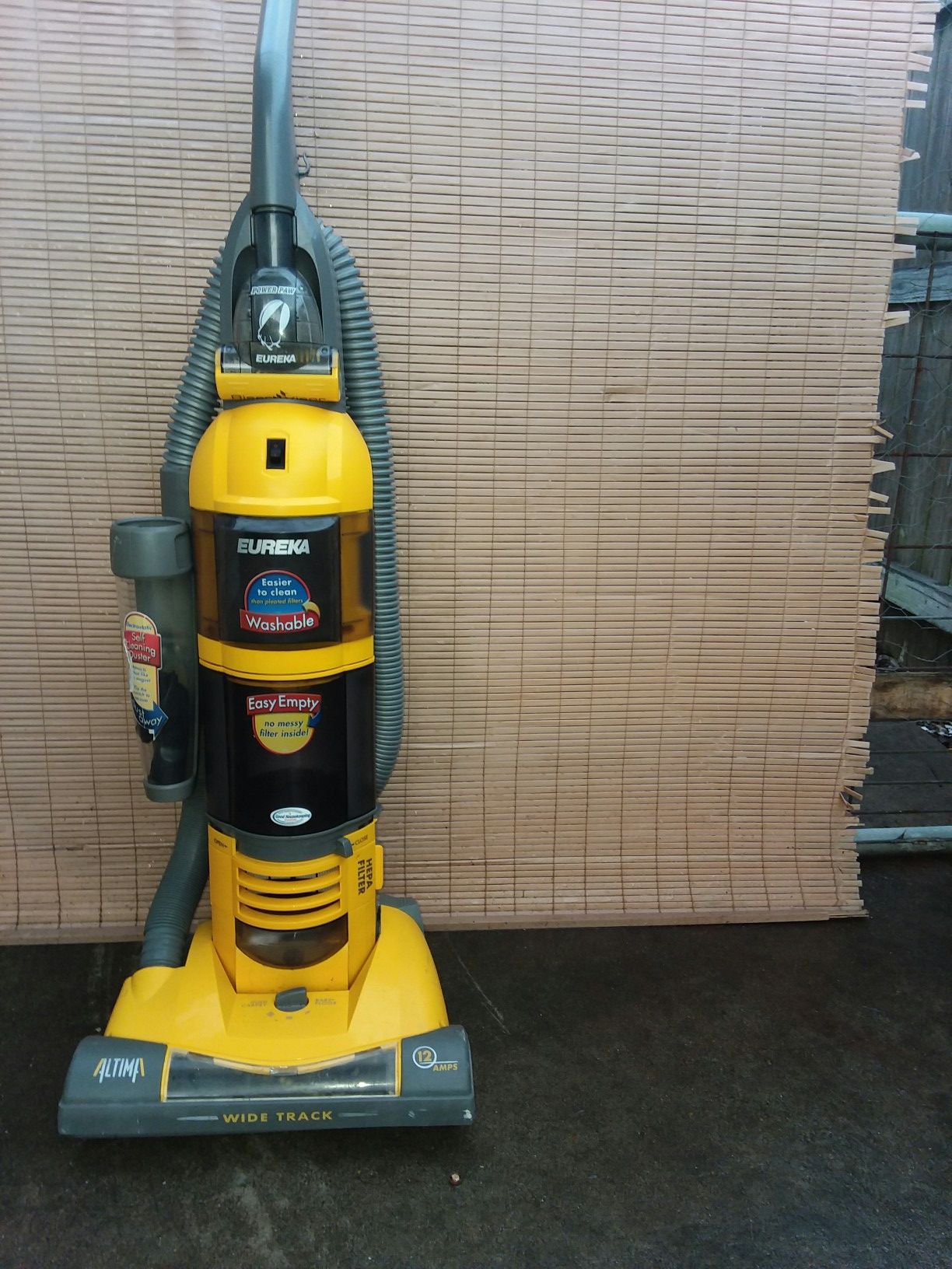 Eureka Altima wide track Bagless vacuum