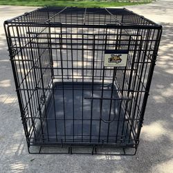 Dog/Pet Crate by Pet Lodge  Small Metal/w Plastic Tray  approx 24”Lx 17”W x 20”H